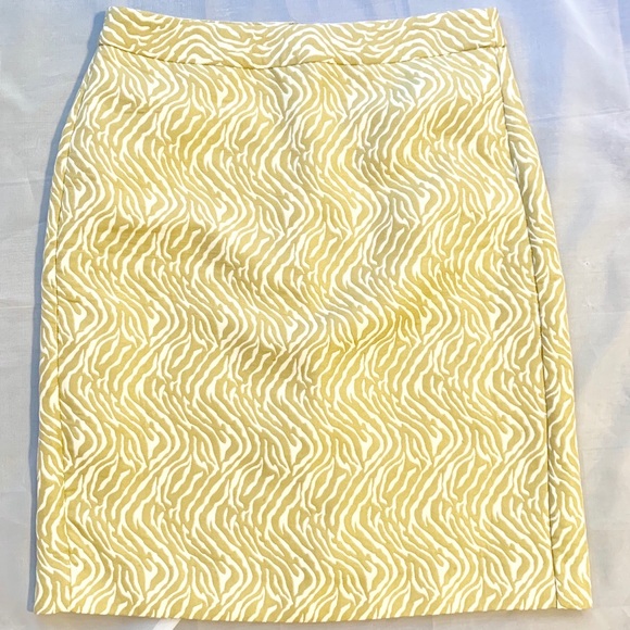 Banana Republic Dresses & Skirts - Banana Republic midi skirt